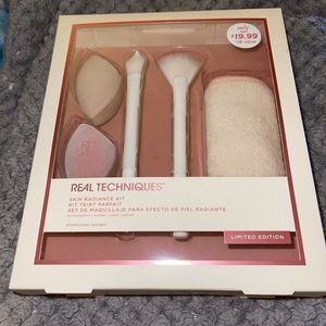NIB Real Techniques Skin Radiance Brush Kit